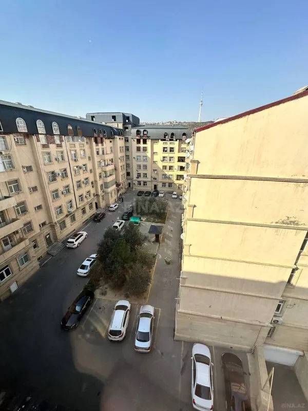Satılır 4 otaqlı mənzil 130 m²