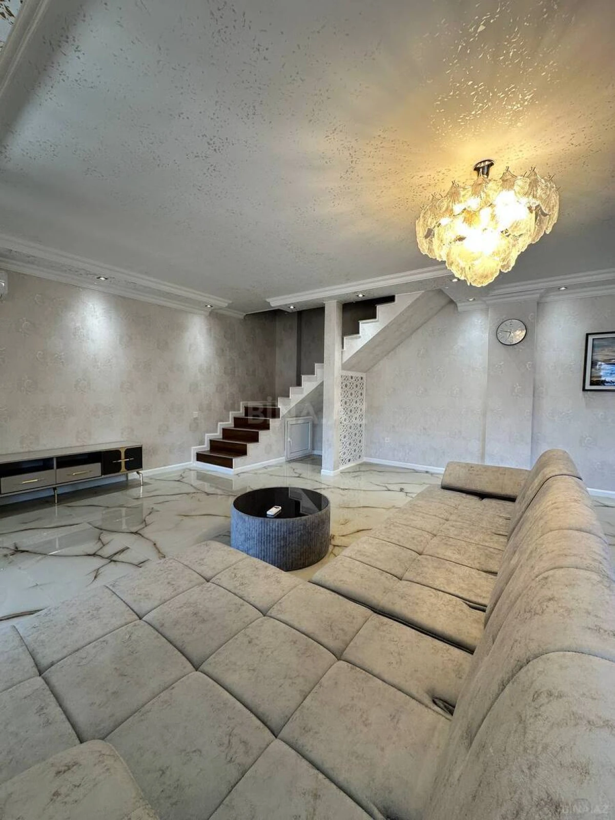 Satılır 4 otaqlı mənzil 130 m²