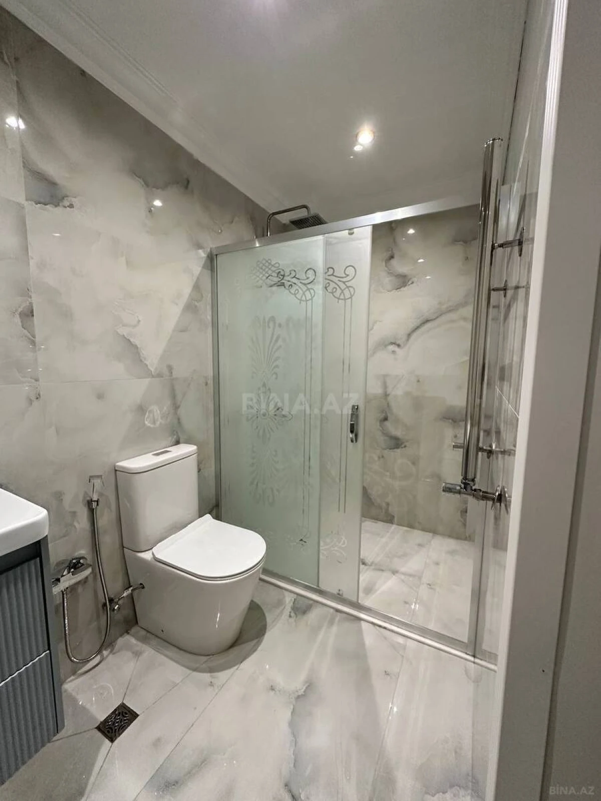 Satılır 4 otaqlı mənzil 130 m²
