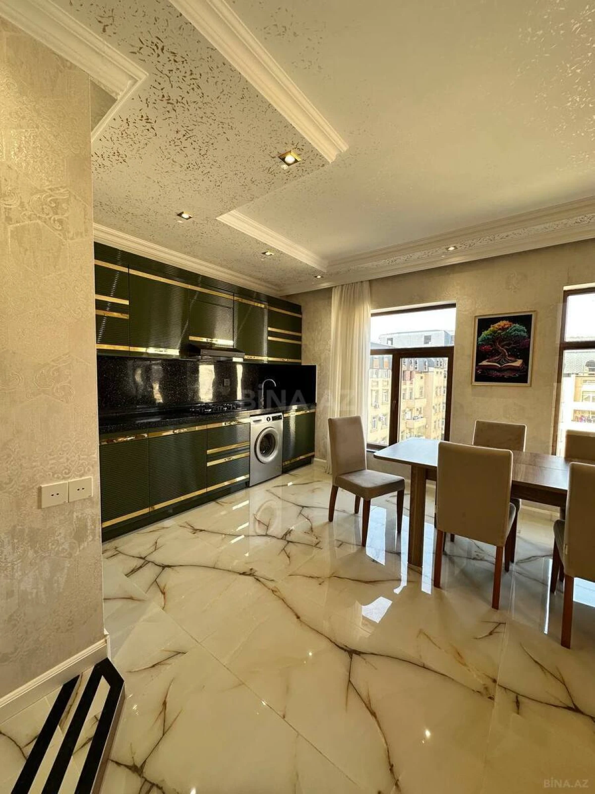 Satılır 4 otaqlı mənzil 130 m²