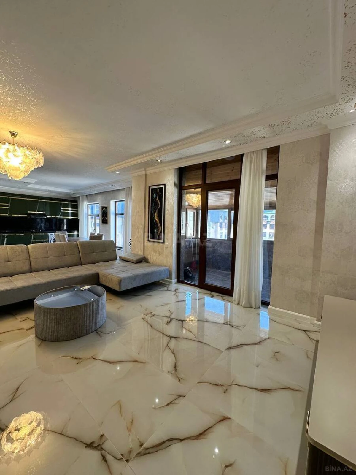 Satılır 4 otaqlı mənzil 130 m²