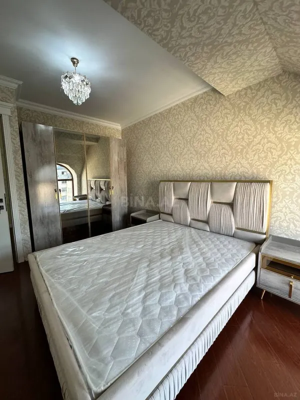 Satılır 4 otaqlı mənzil 130 m²