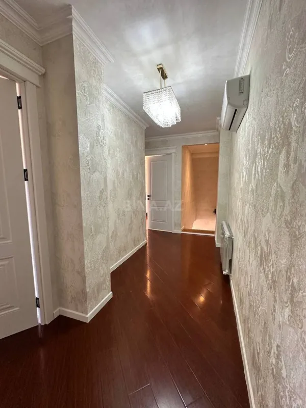 Satılır 4 otaqlı mənzil 130 m²