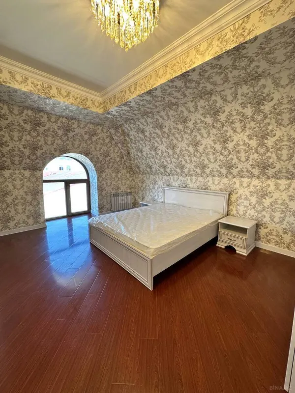 Satılır 4 otaqlı mənzil 130 m²