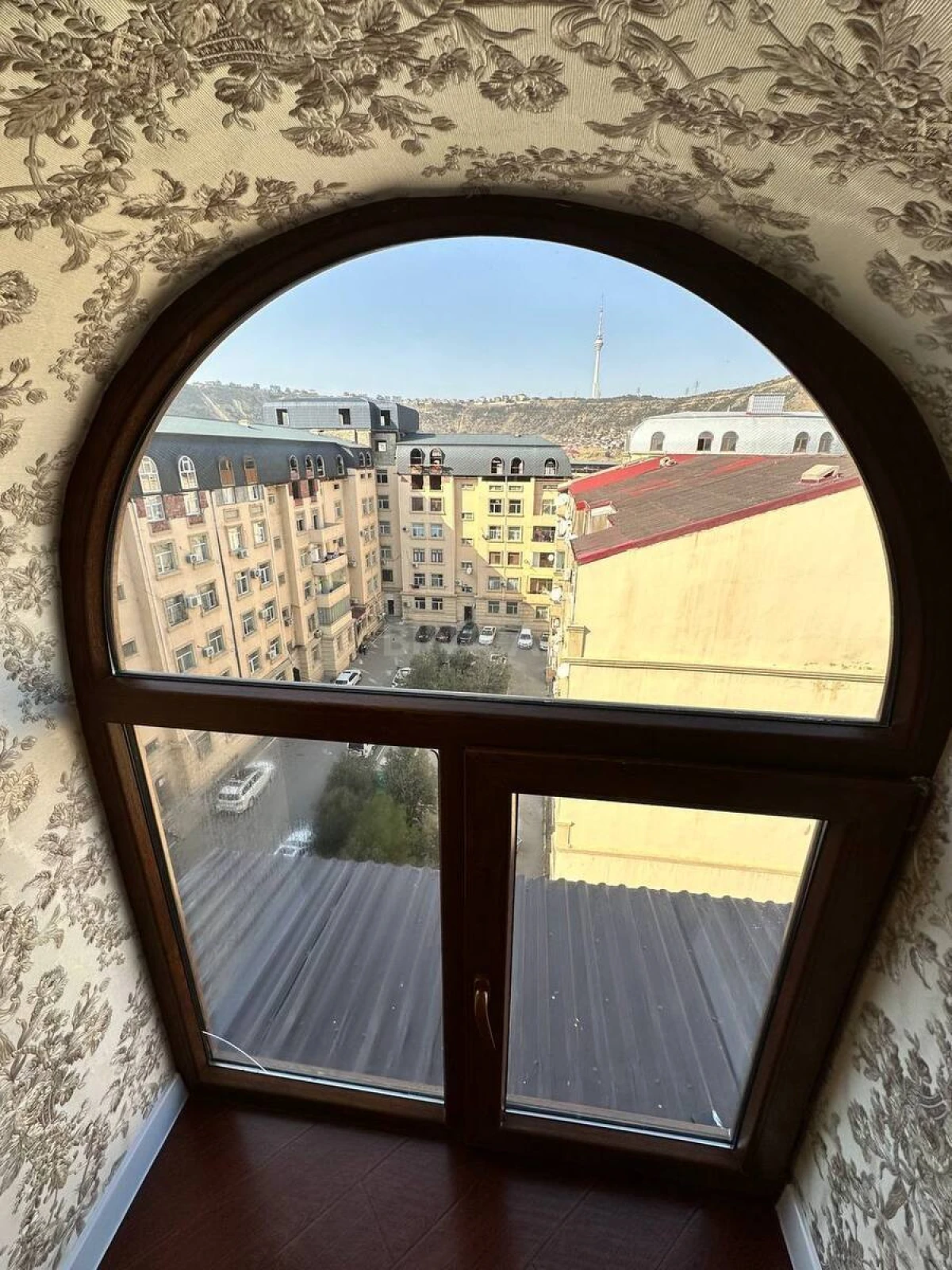 Satılır 4 otaqlı mənzil 130 m²