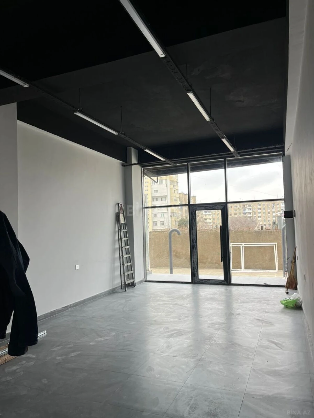 Satılır obyekt 44 m²