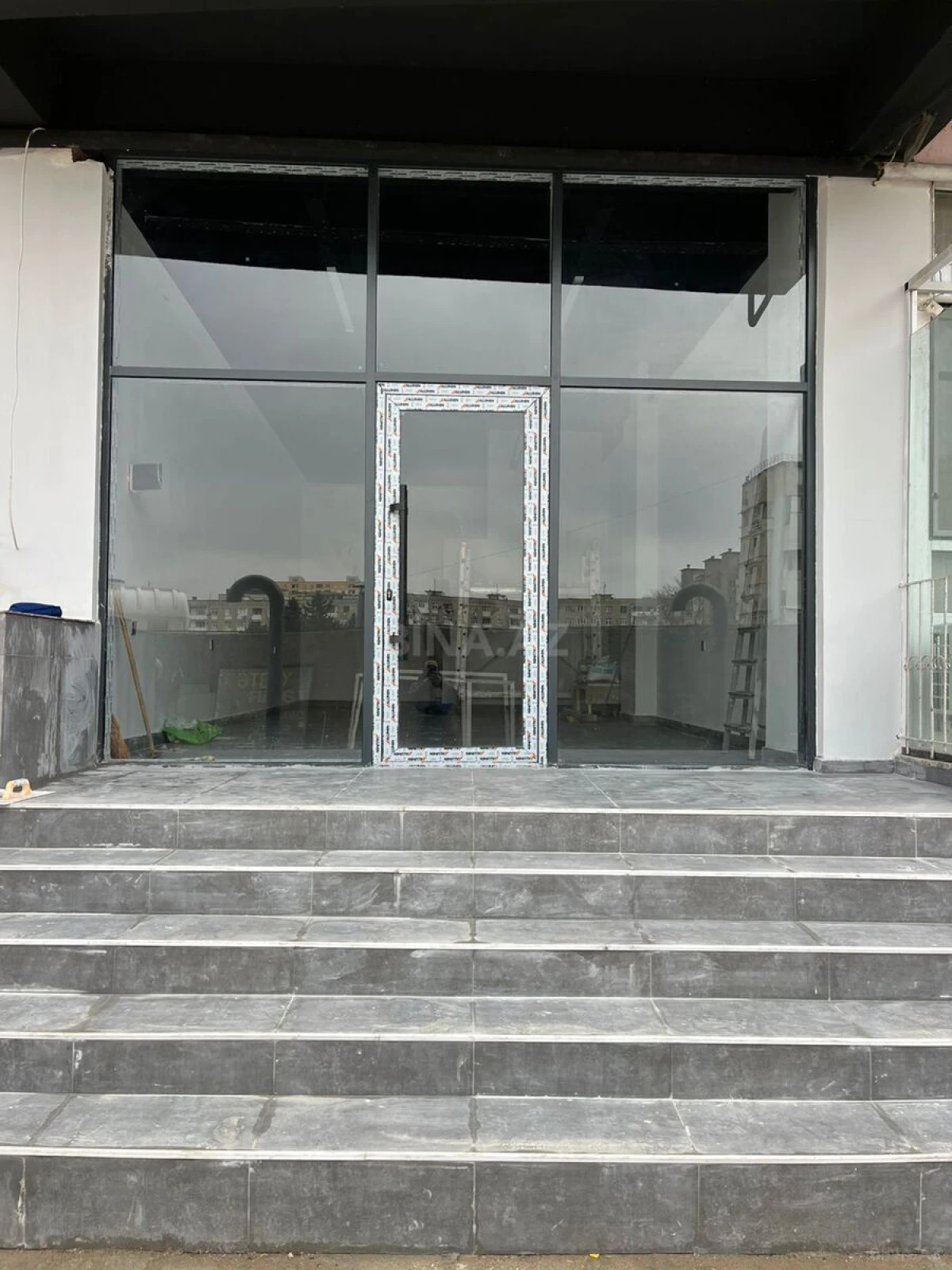 Satılır obyekt 44 m²