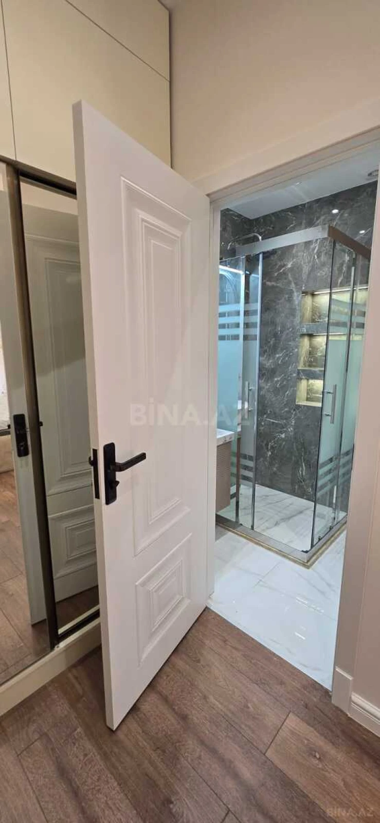 Satılır 4 otaqlı mənzil 155 m²