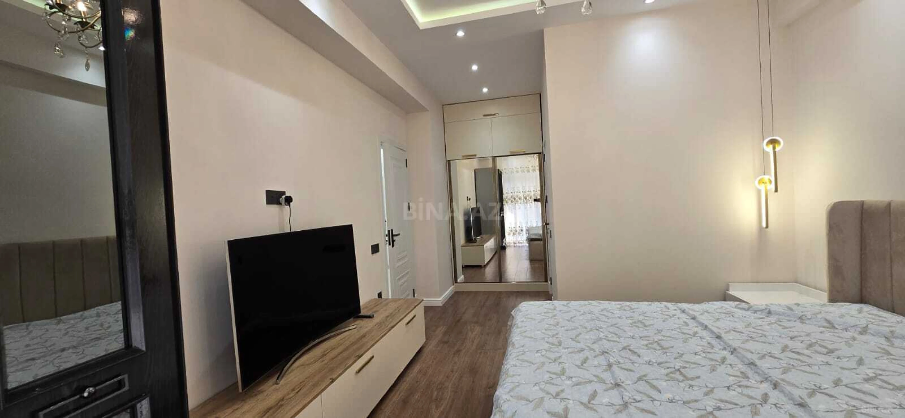 Satılır 4 otaqlı mənzil 155 m²