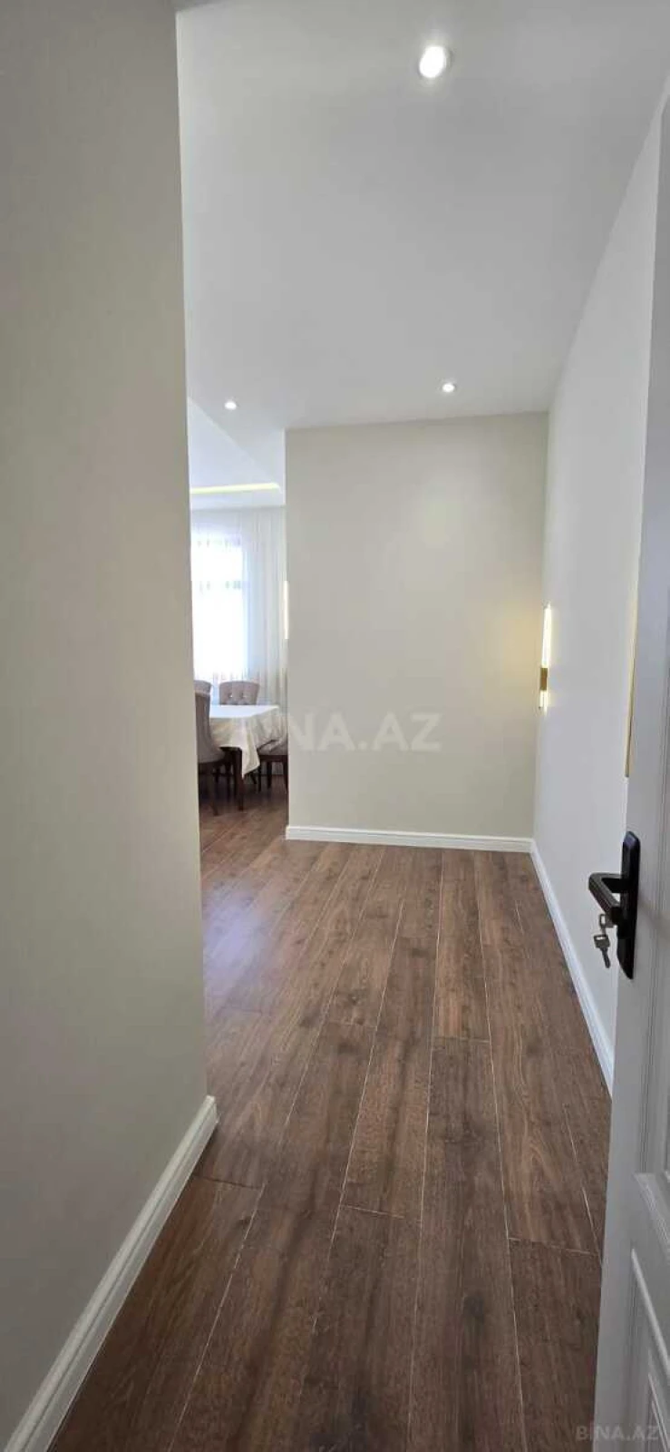 Satılır 4 otaqlı mənzil 155 m²