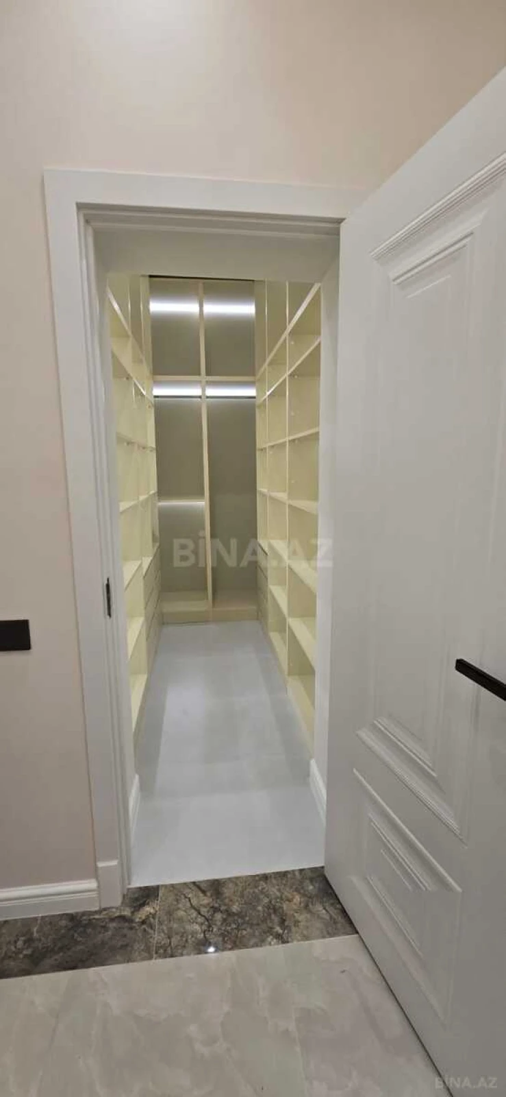 Satılır 4 otaqlı mənzil 155 m²