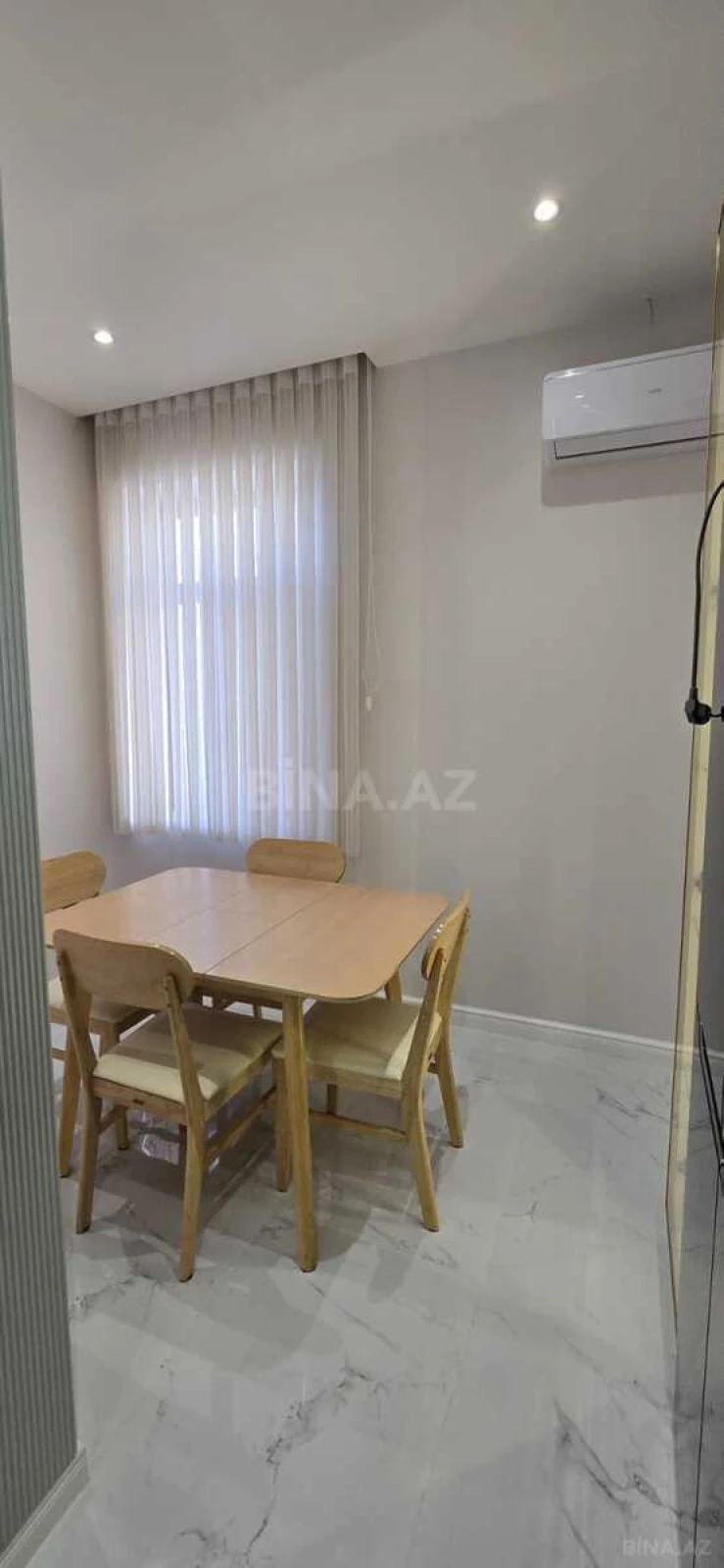 Satılır 4 otaqlı mənzil 155 m²