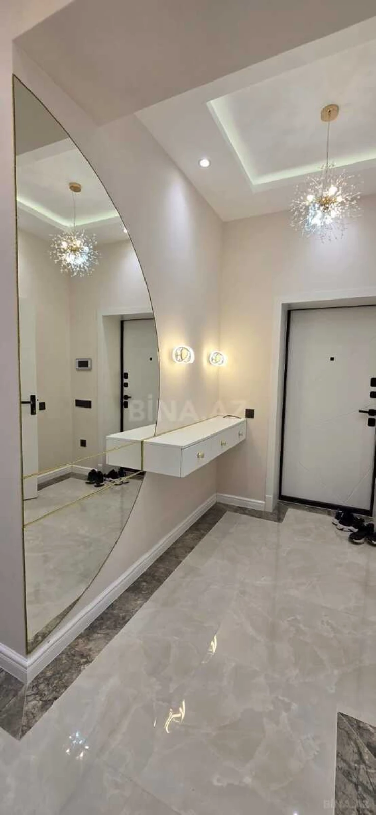 Satılır 4 otaqlı mənzil 155 m²