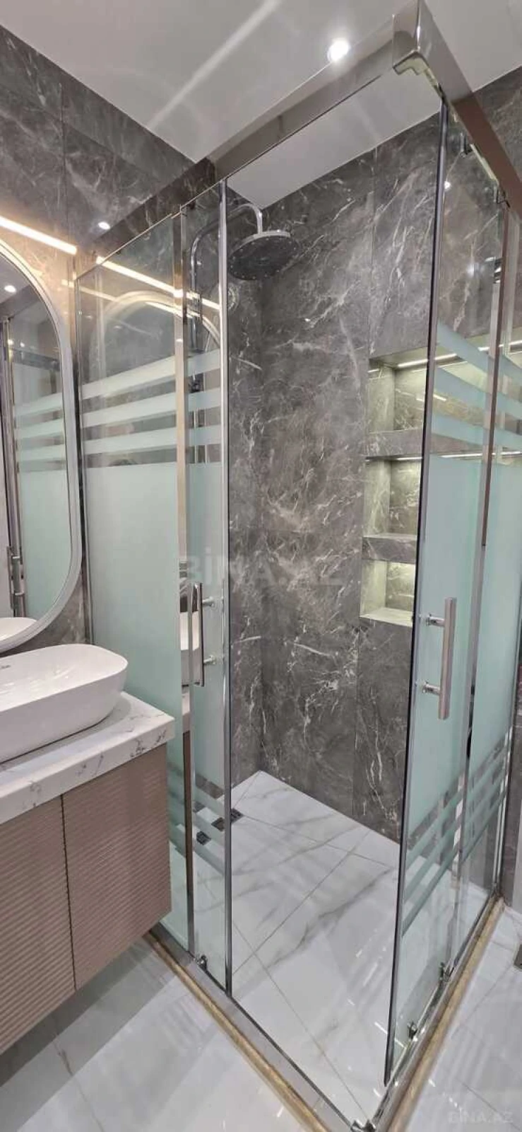 Satılır 4 otaqlı mənzil 155 m²