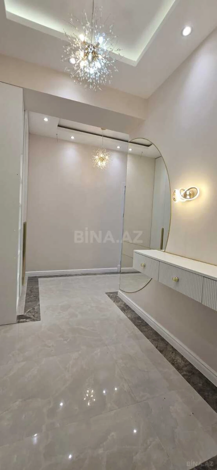 Satılır 4 otaqlı mənzil 155 m²