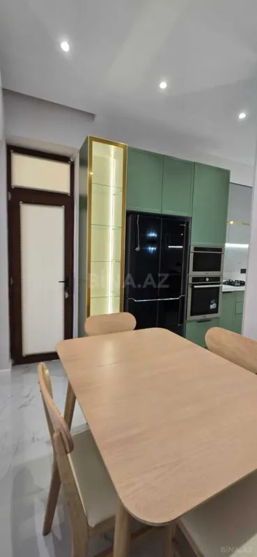 Satılır 4 otaqlı mənzil 155 m²