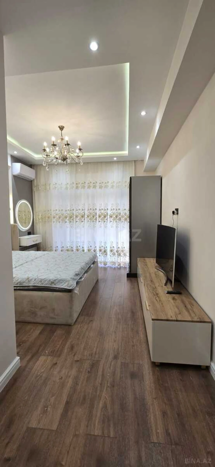 Satılır 4 otaqlı mənzil 155 m²