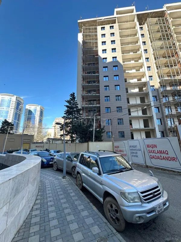Satılır 3 otaqlı mənzil 153 m²