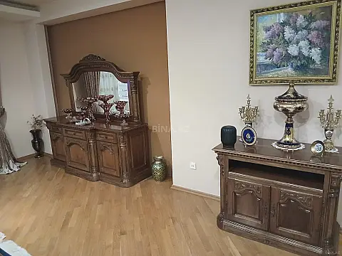 Satılır 4 otaqlı mənzil 220 m²