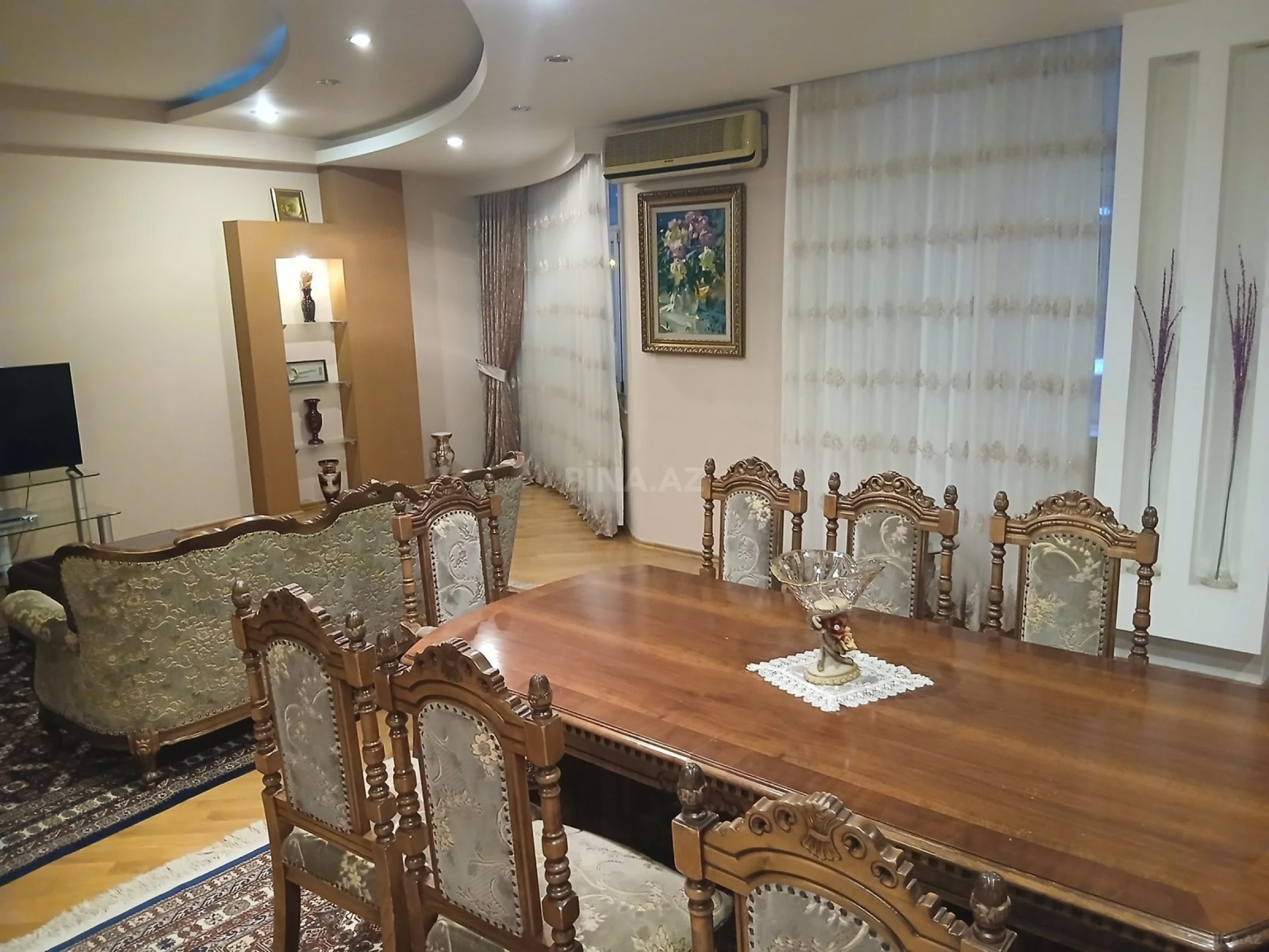 Satılır 4 otaqlı mənzil 220 m²