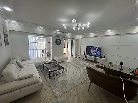 Satılır 3 otaqlı mənzil 140 m²