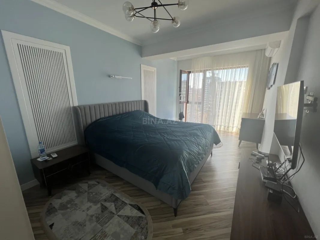 Satılır 3 otaqlı mənzil 140 m²