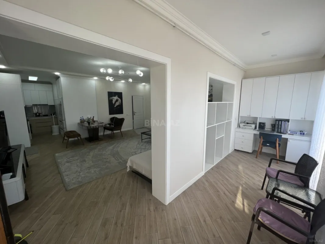 Satılır 3 otaqlı mənzil 140 m²
