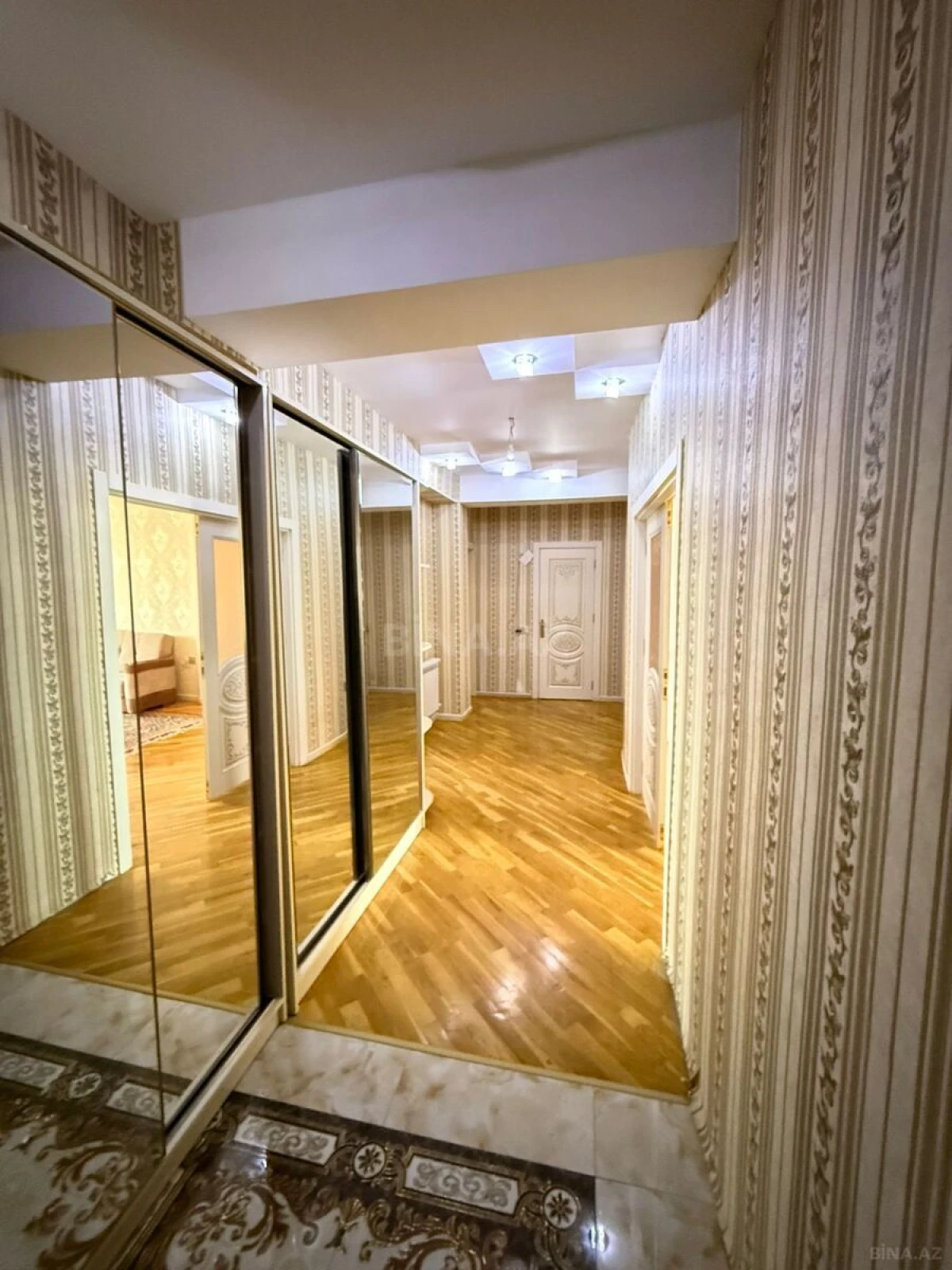 Kirayə verilir 2 otaqlı mənzil 100 m²