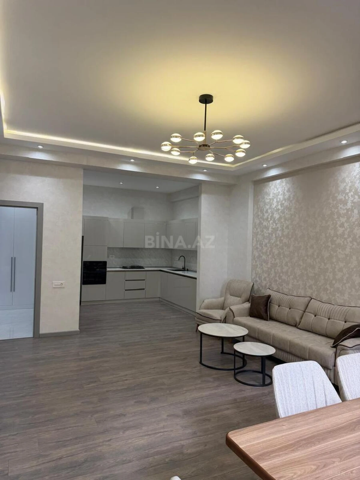 Kirayə verilir 2 otaqlı mənzil 95 m²