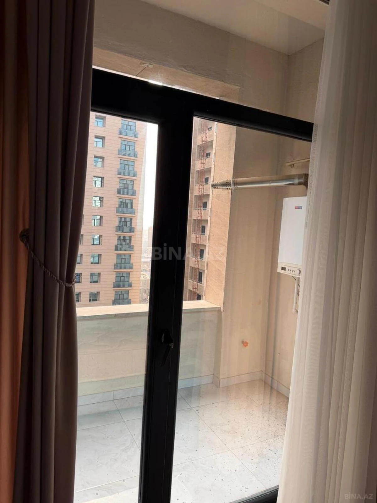 Kirayə verilir 2 otaqlı mənzil 95 m²