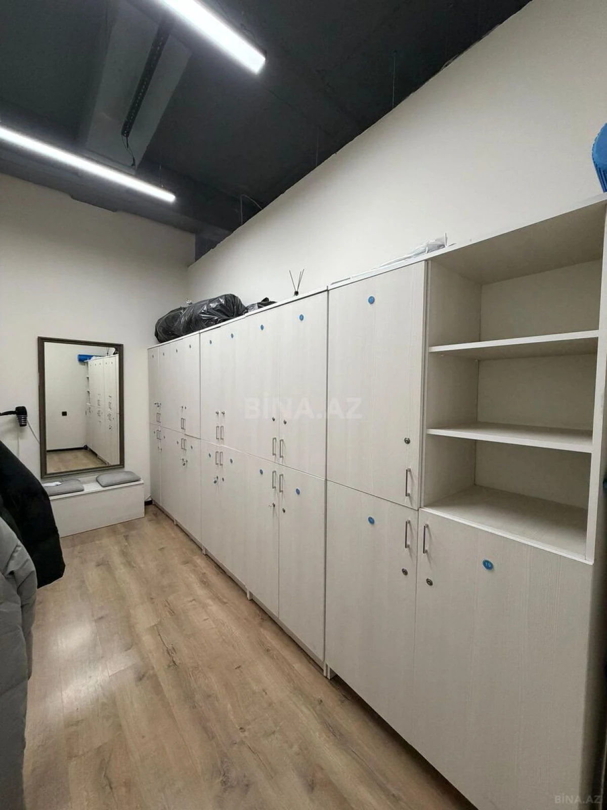 Kirayə verilir 3 otaqlı ofis 131 m²