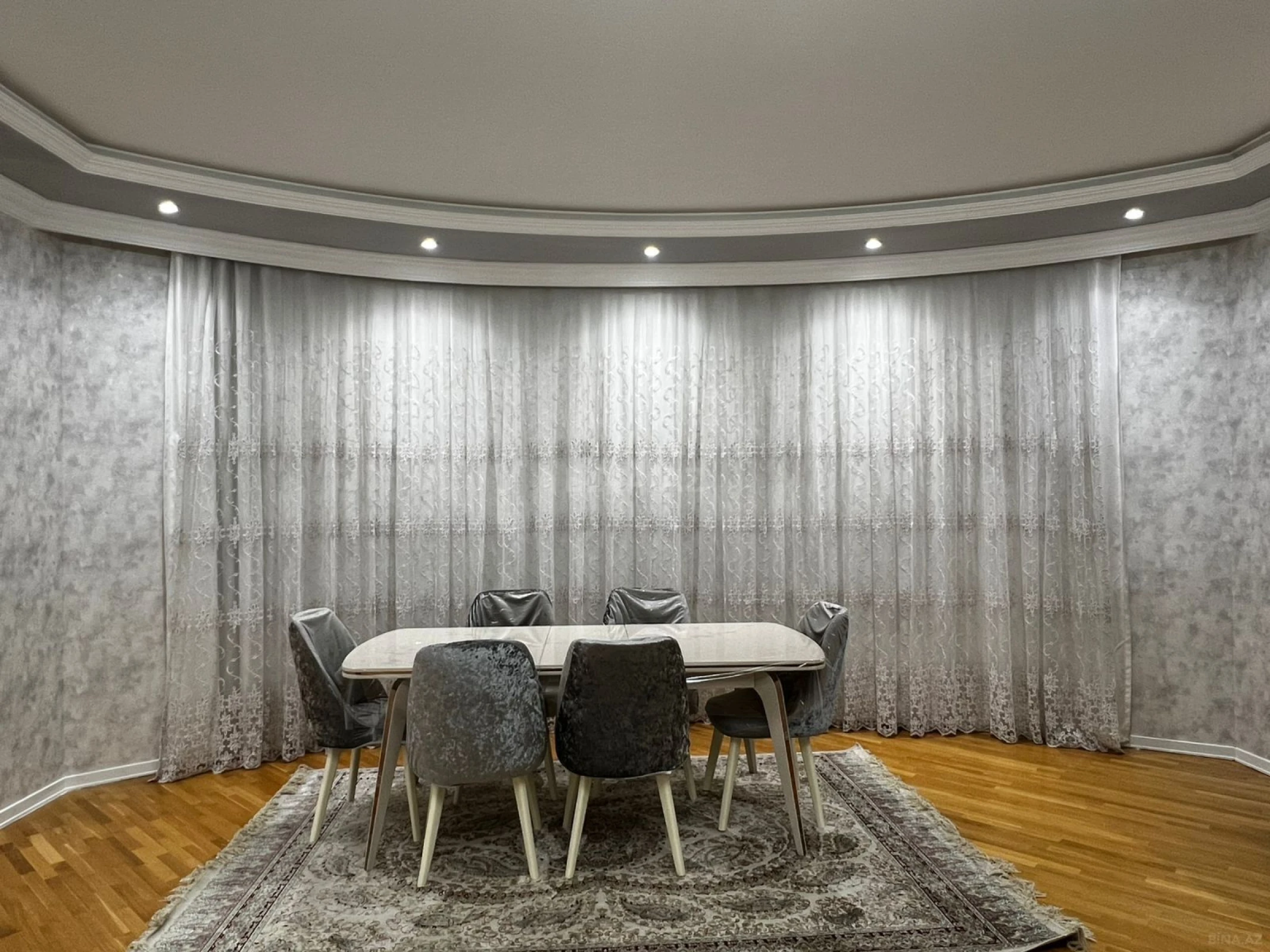 Kirayə verilir 3 otaqlı mənzil 123 m²