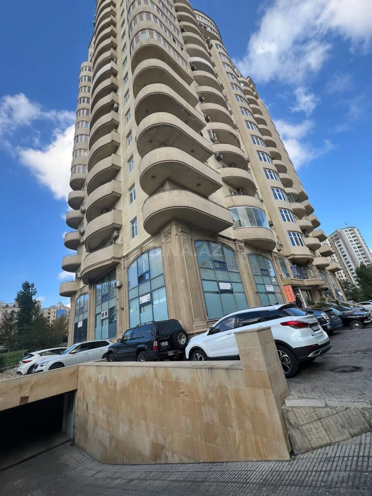 Kirayə verilir 3 otaqlı mənzil 123 m²