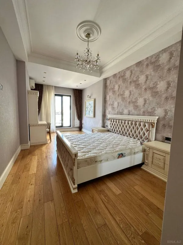 Satılır 4 otaqlı mənzil 200 m²