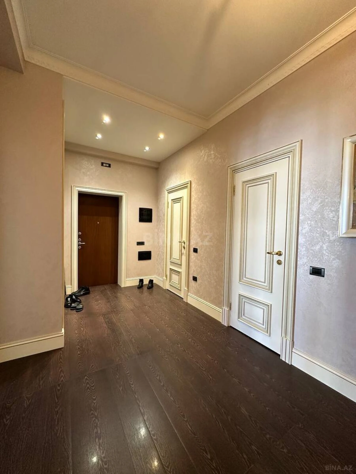 Satılır 4 otaqlı mənzil 200 m²