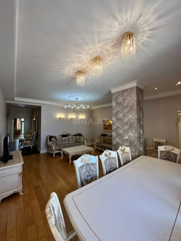 Satılır 4 otaqlı mənzil 200 m²