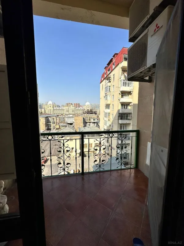 Satılır 4 otaqlı mənzil 200 m²