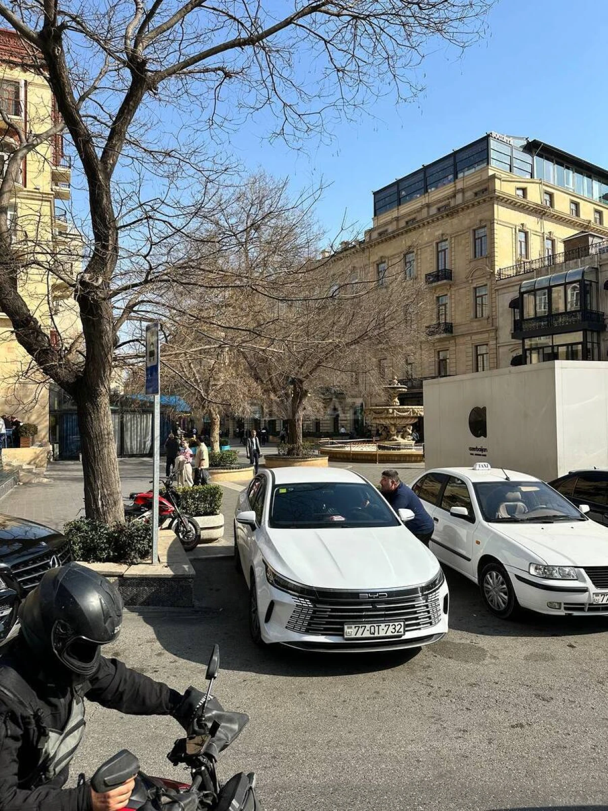 Satılır 4 otaqlı mənzil 200 m²