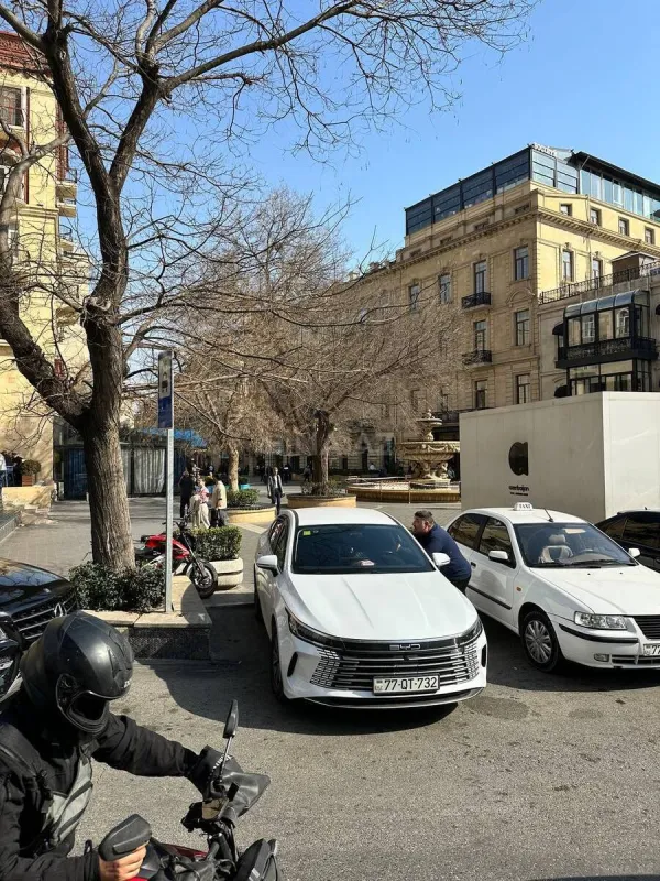 Satılır 4 otaqlı mənzil 200 m²