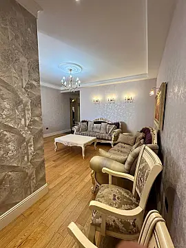 Satılır 4 otaqlı mənzil 200 m²