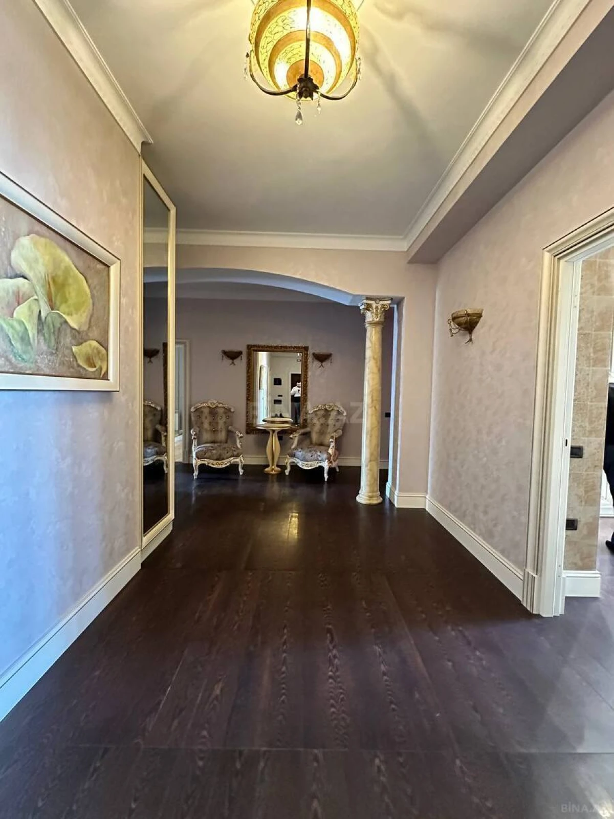 Satılır 4 otaqlı mənzil 200 m²