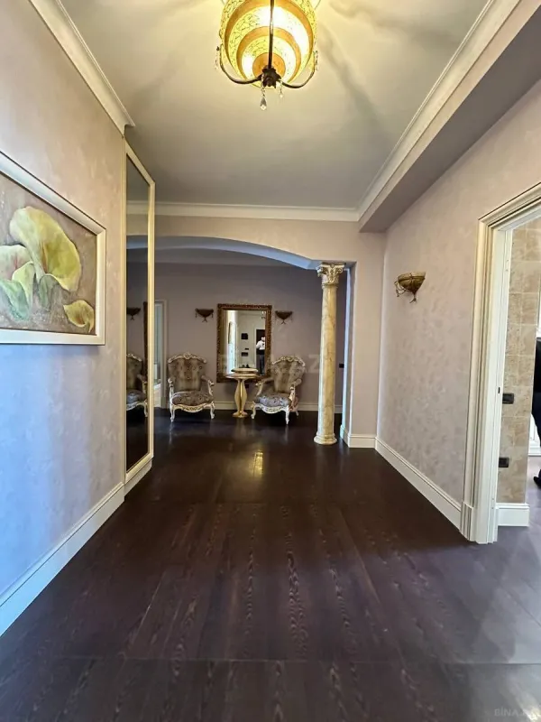 Satılır 4 otaqlı mənzil 200 m²