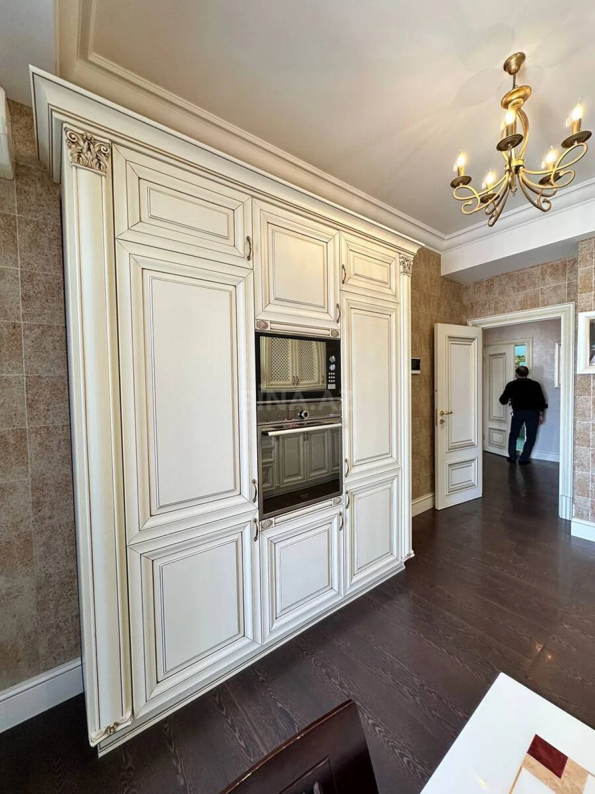 Satılır 4 otaqlı mənzil 200 m²