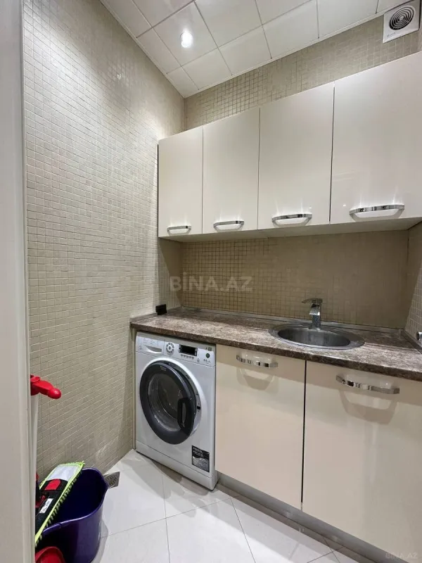 Satılır 4 otaqlı mənzil 200 m²