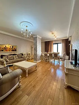 Satılır 4 otaqlı mənzil 200 m² — Bakı, Sahil qəs. 4 otaq 200.00 m²