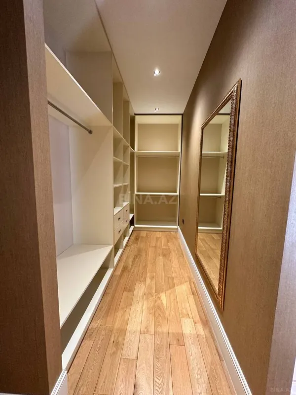 Satılır 4 otaqlı mənzil 200 m²