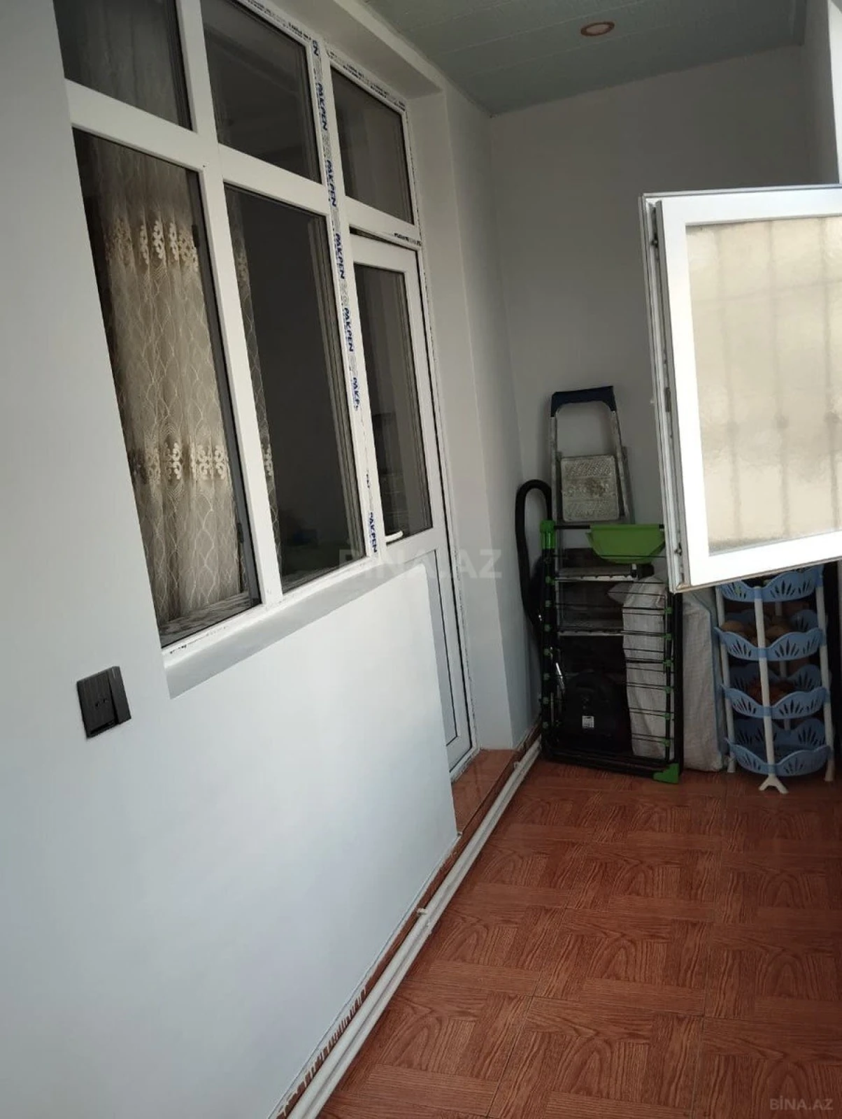 Satılır 4 otaqlı mənzil 100 m²