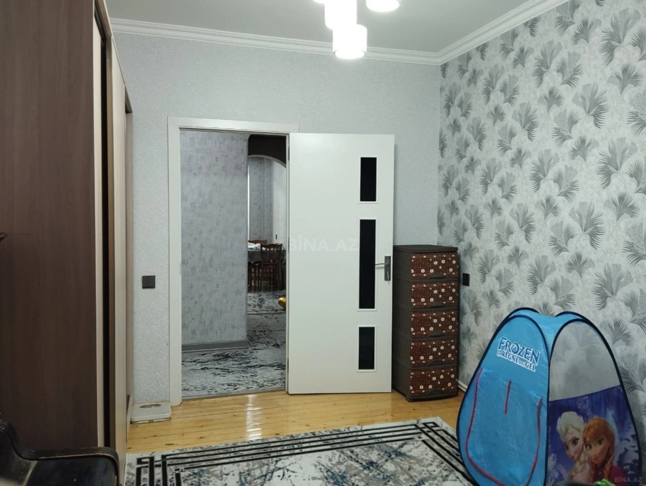 Satılır 4 otaqlı mənzil 100 m²