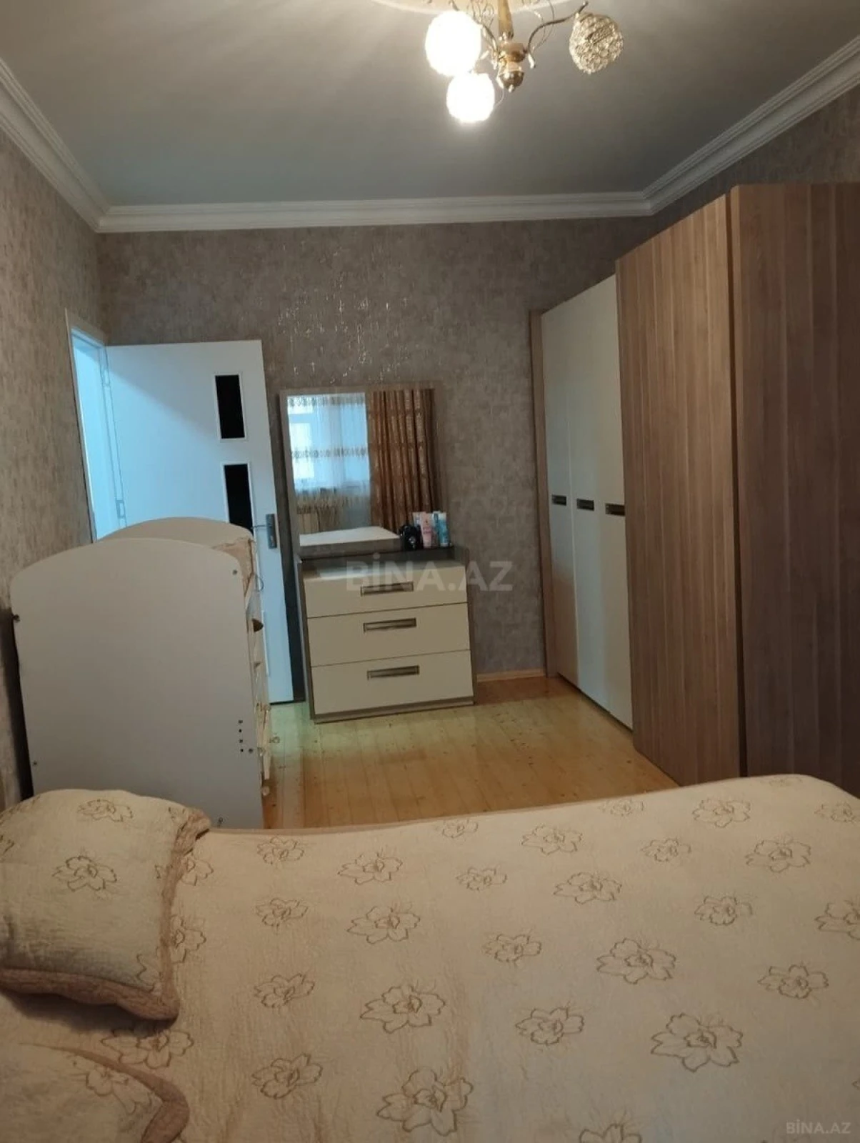 Satılır 4 otaqlı mənzil 100 m²