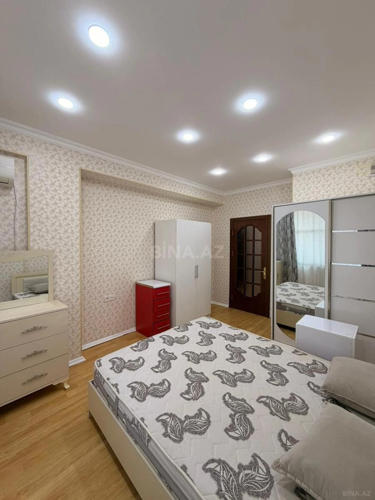 Satılır 2 otaqlı mənzil 55 m²